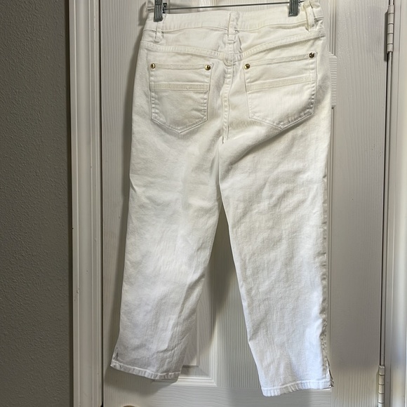 Cache Mid Rise White Jean Capris - Picture 8 of 13